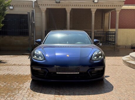 Porsche Panamera 4