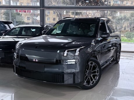 Lynk & Co 900