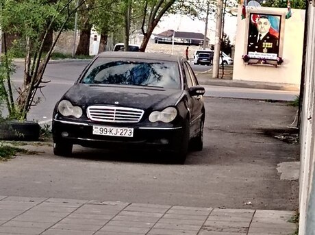 Mercedes C 240