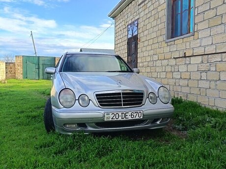 Mercedes E 200