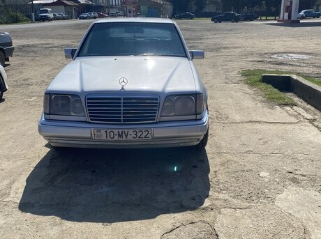 Mercedes E 200