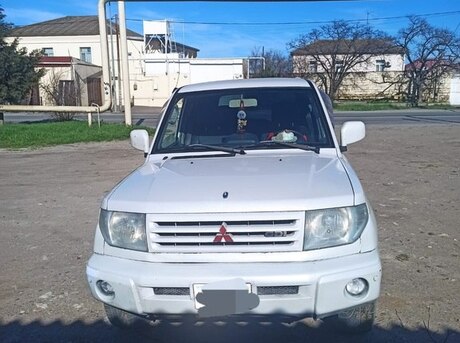Mitsubishi Pajero io