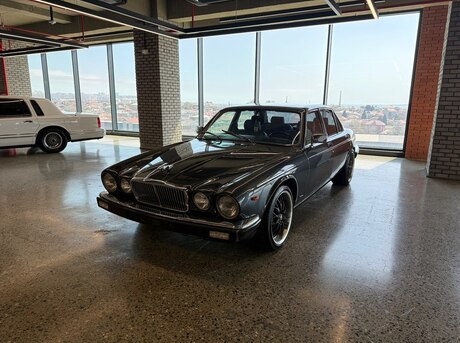 Jaguar Daimler Double-Six