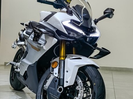 CFMOTO 750SR-S