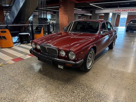 Jaguar Daimler Double-Six