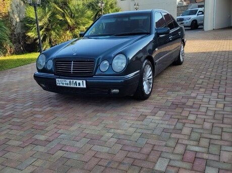 Mercedes E 240