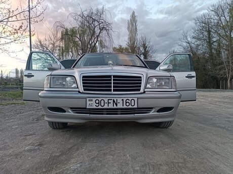 Mercedes C 200