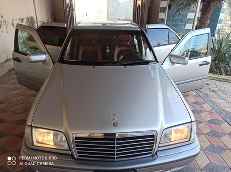 Mercedes C 200