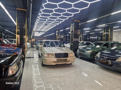 Mercedes C 180