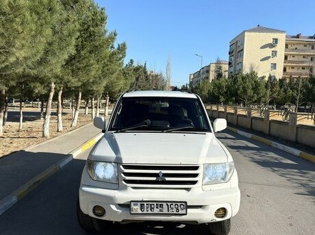 Mitsubishi Pajero io