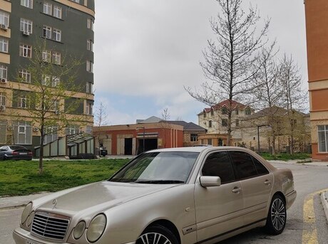 Mercedes E 200