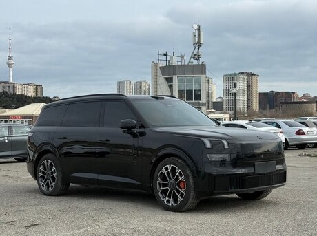 Lynk & Co 900