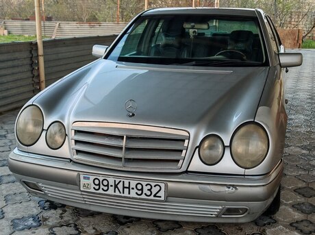 Mercedes E 220