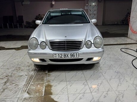 Mercedes E 220