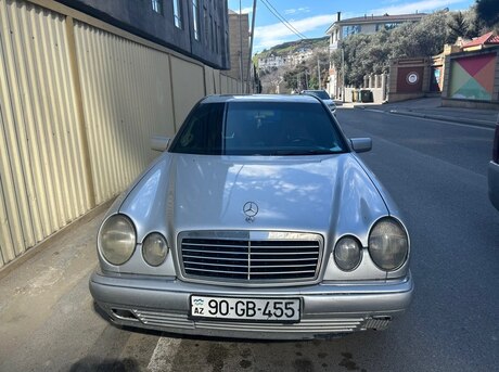 Mercedes E 230