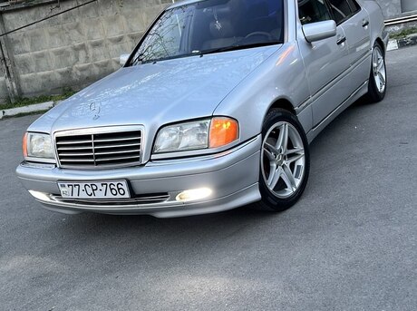 Mercedes C 230