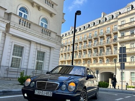 Mercedes E 220