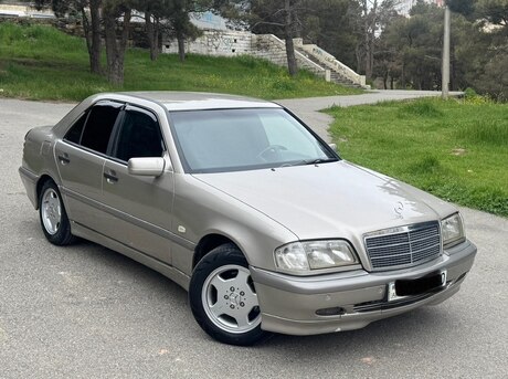 Mercedes C 180