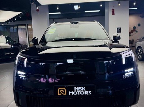 Lynk & Co 900