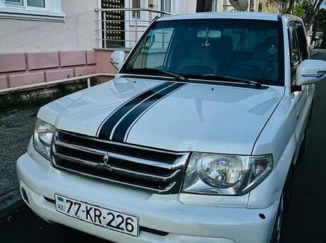 Mitsubishi Pajero io