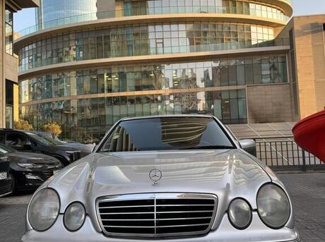 Mercedes E 220