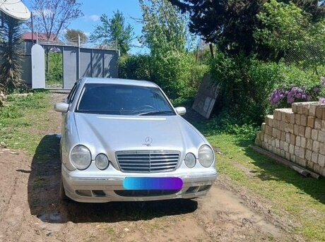 Mercedes E 220