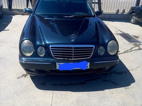 Mercedes E 200