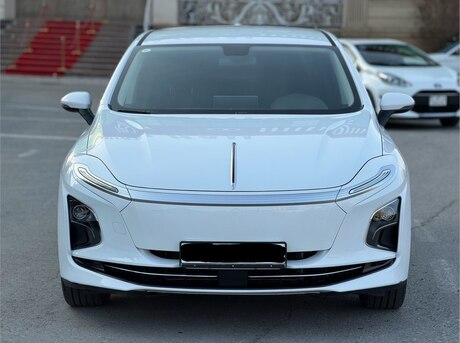 Hongqi E-QM5