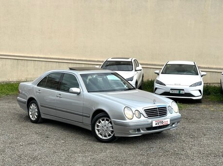 Mercedes E 240