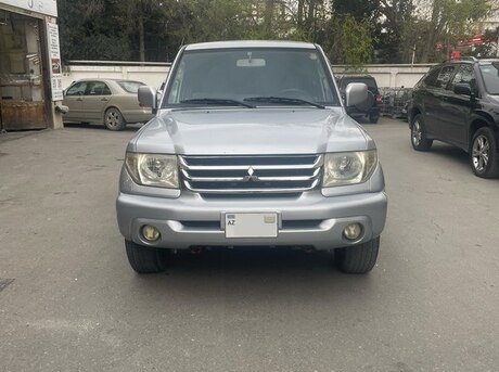 Mitsubishi Pajero io