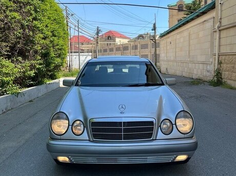 Mercedes E 240