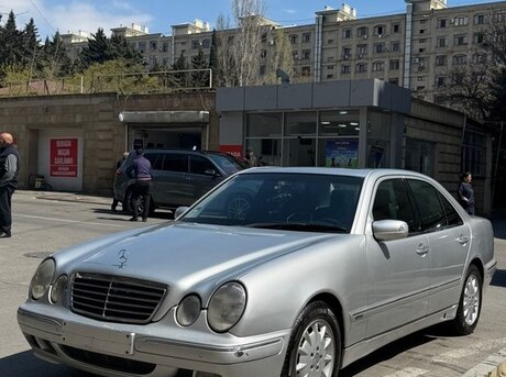 Mercedes E 220