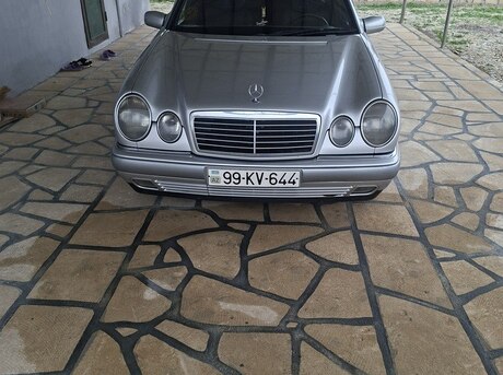 Mercedes E 200