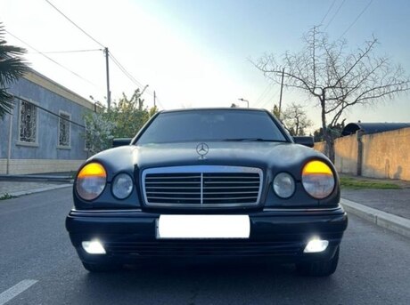 Mercedes E 200