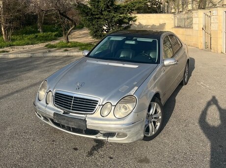 Mercedes E 240