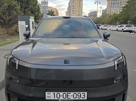 Lynk & Co 900