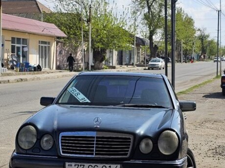 Mercedes E 240