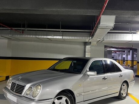 Mercedes E 240