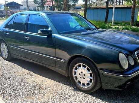 Mercedes E 240