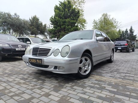Mercedes E 200
