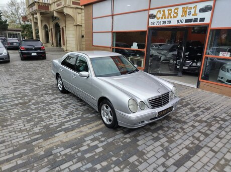 Mercedes E 200