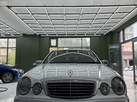 Mercedes E 220