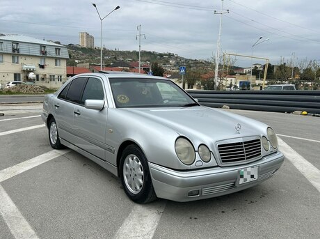 Mercedes E 240