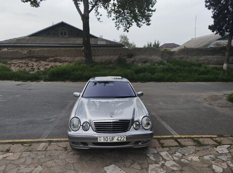 Mercedes E 320