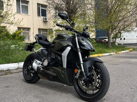 Ducati Streetfighter V2