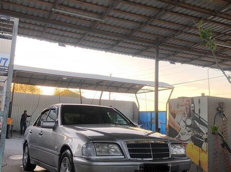 Mercedes C 200