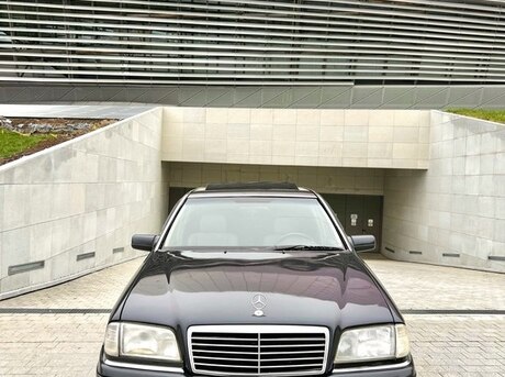 Mercedes C 180