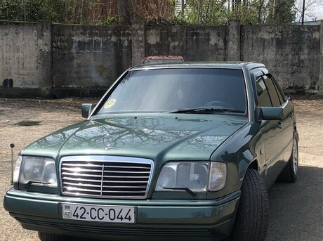 Mercedes 220 E