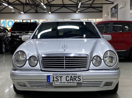 Mercedes E 240