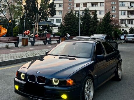 BMW 523